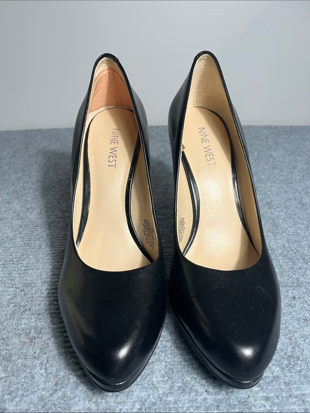 Nine West Black Leather Pointed-Toe Pumps. Minor peeling on inside.